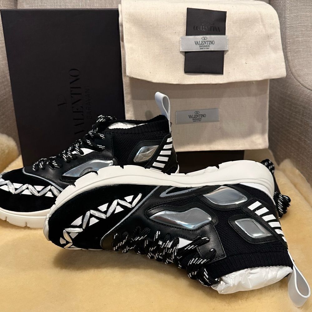Valentino Garavani Men’s geo design leather overlay mesh lightweight sneaker 7